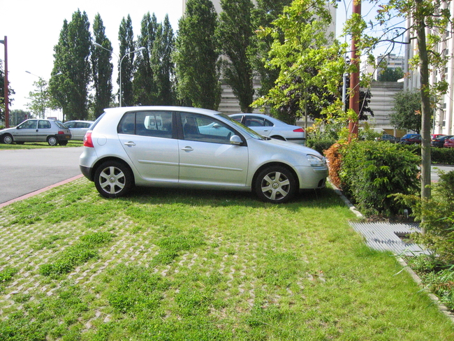Parking végétalisé à Mons-en-Baroeul